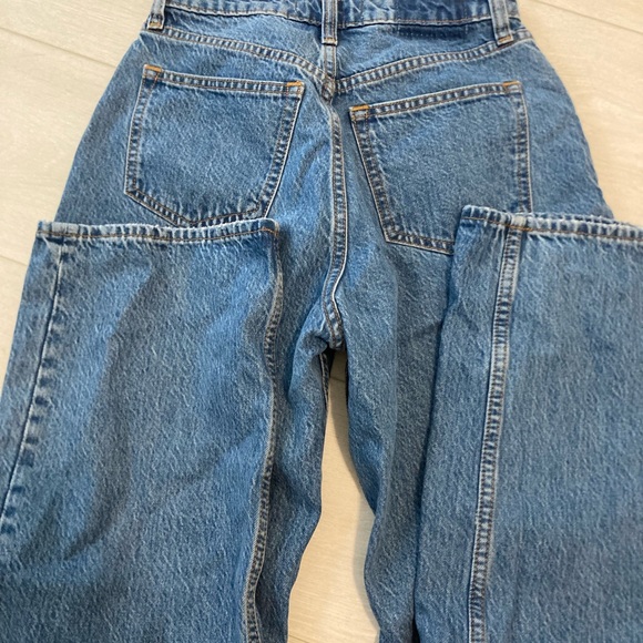 A&F High Rise Loose Jean curve love in size 24 short - Picture 8 of 9